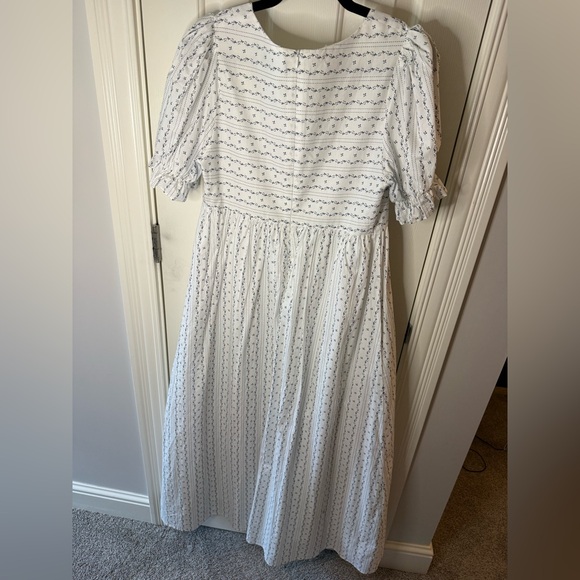 Tuckernuck Pomander Place blue/wht floral maxi Medium - Picture 2 of 11